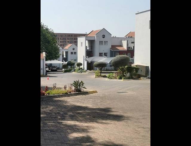 1 BEDROOM APARTMENT FOR SALE IN RANDBURG CENTRAL